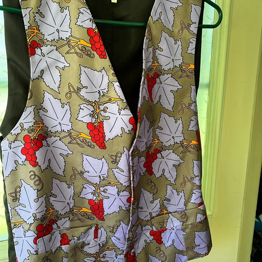 Vintage Men’s M vest. Sue Brinkhurst design for Adnams Wine Merchants.